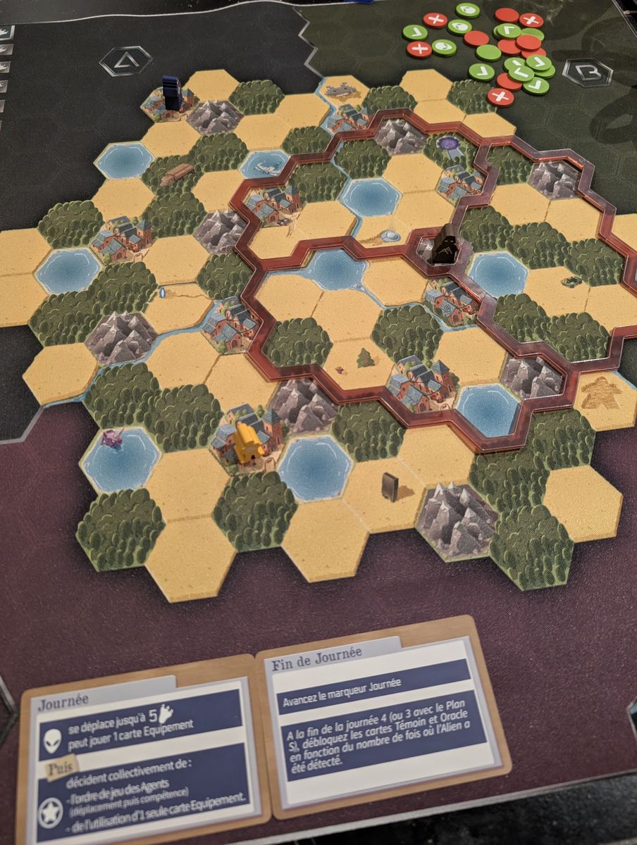 1ers Contacts agents pursuing the alien during gameplay