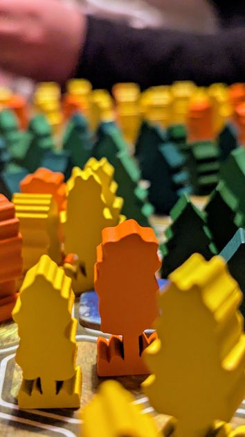 Wooden tree tokens in Aspens board game