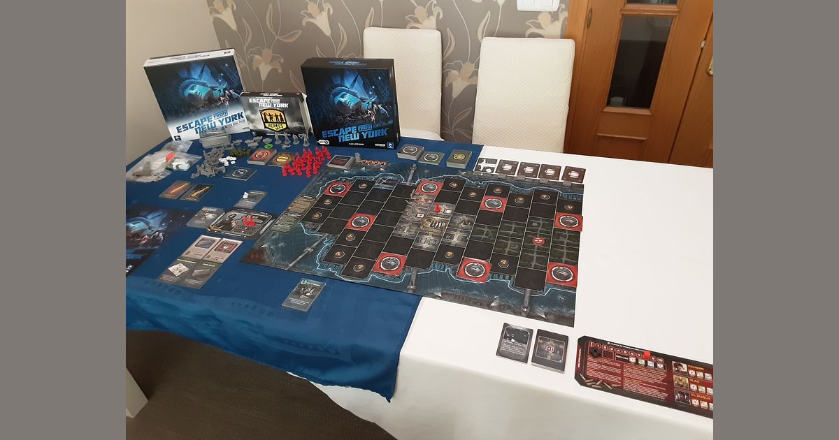 Escape from New York board game components