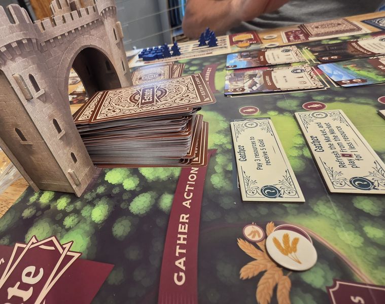 Estate Raise the Realm game in play