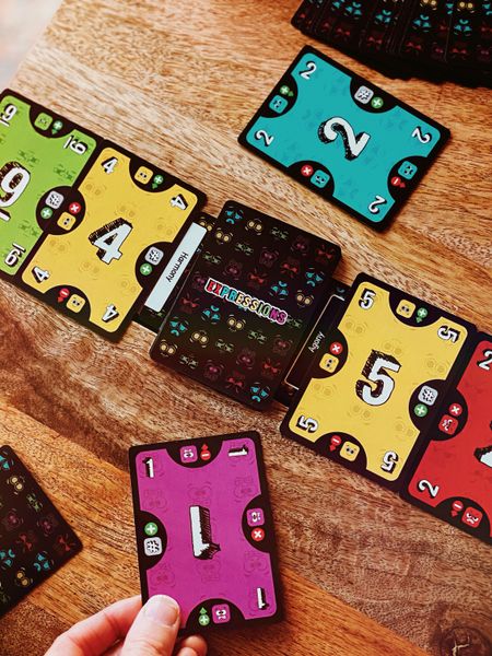 Expressions card game components