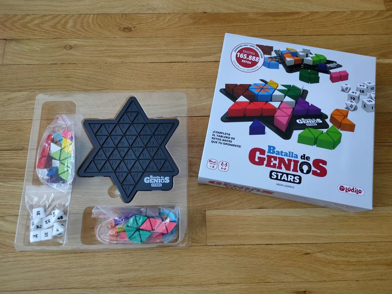 Genius Star game tray and components detail