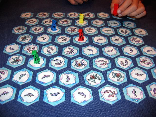Hey, That’s My Fish hex tile board at the start of a game
