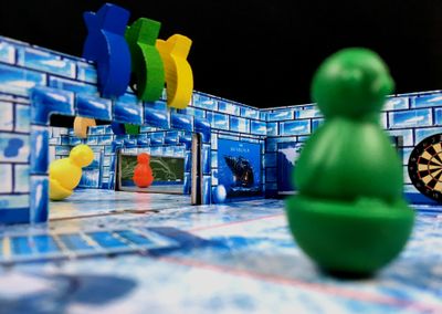 Penguin pieces and fish targets inside the ICECOOL school