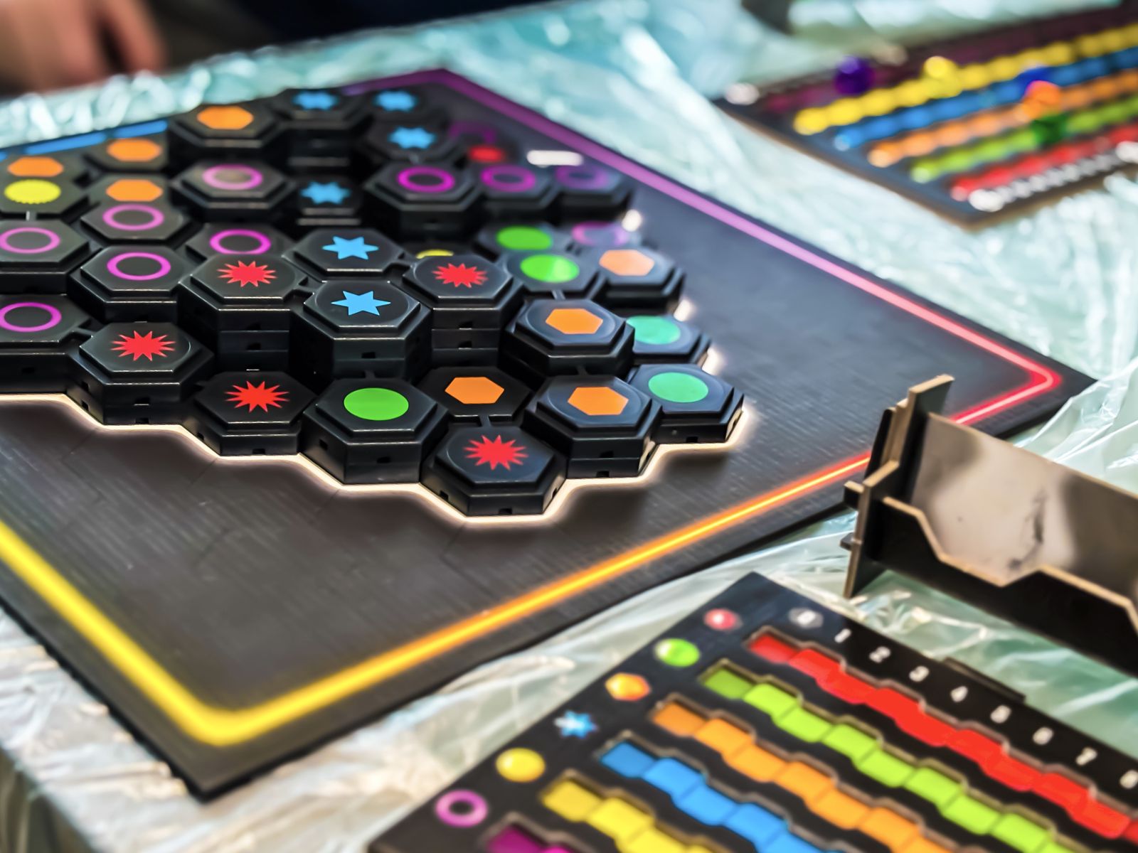 Completed Ingenious 3D tile structure on the game board