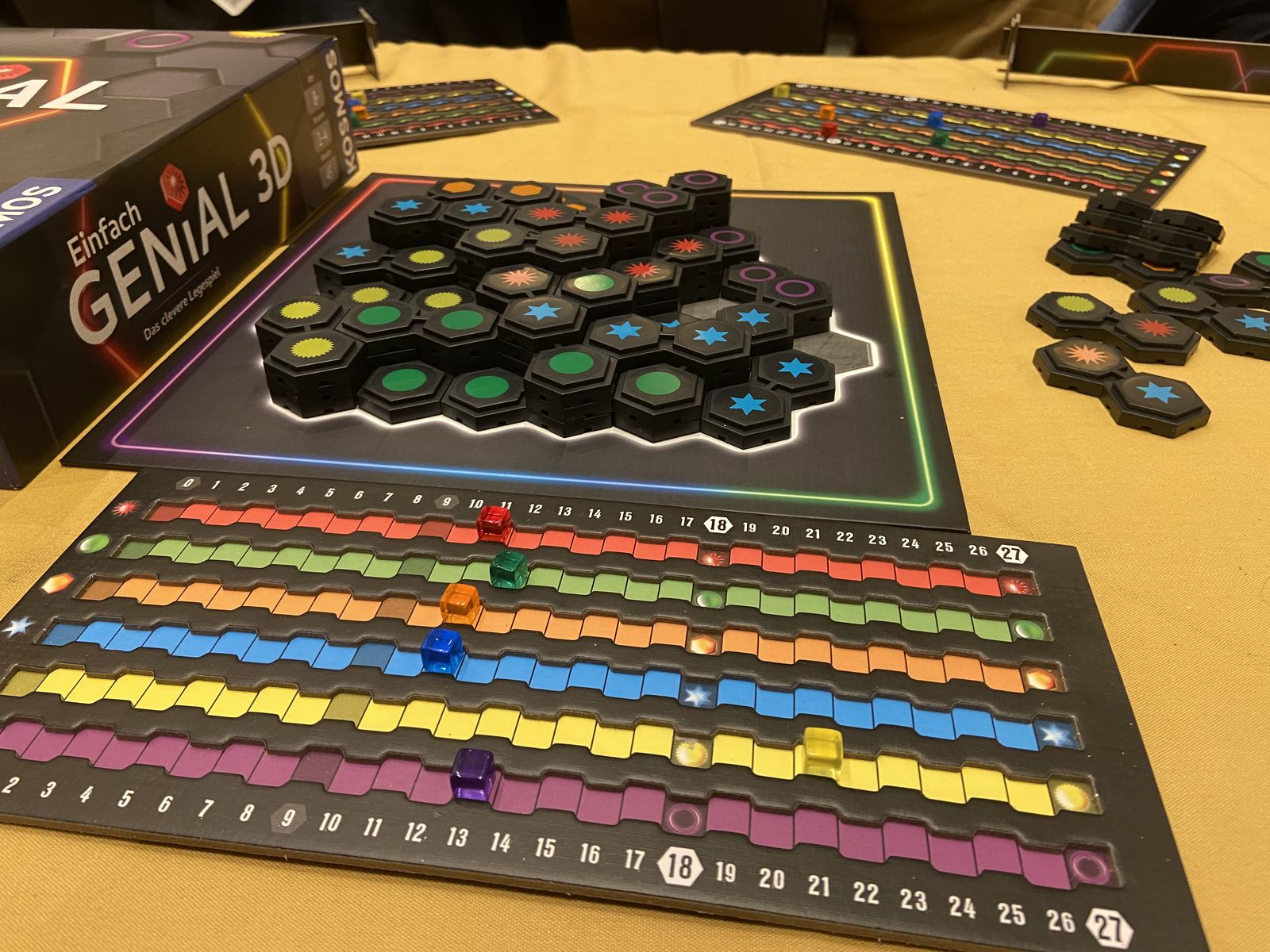 Layered colored tiles in Ingenious 3D