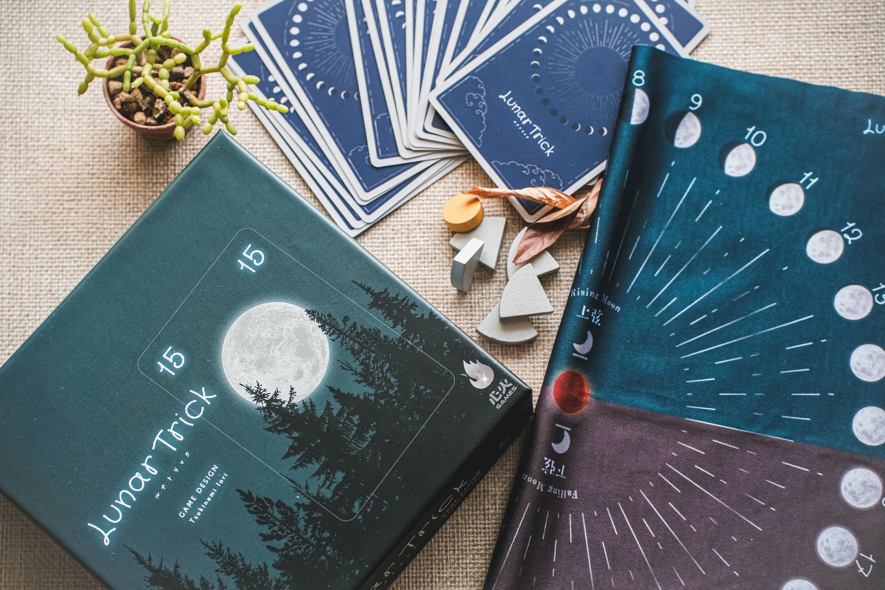 Lunar Trick board game components