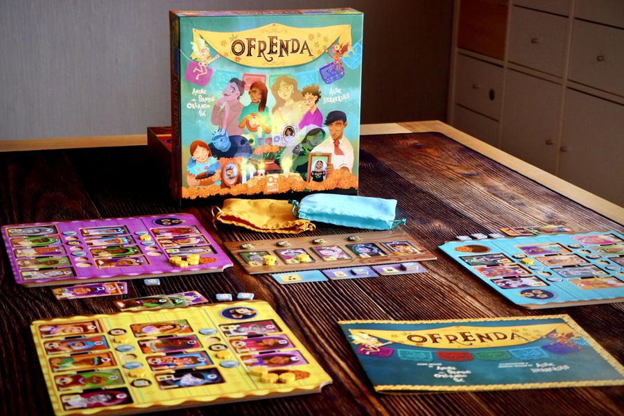 Ofrenda cards and wooden components
