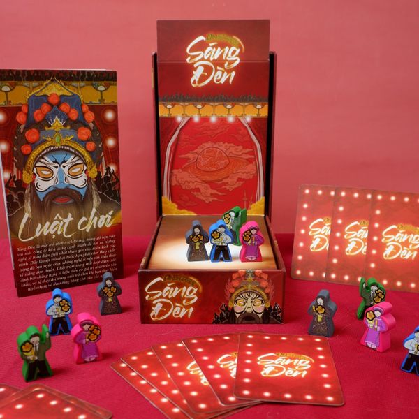 Onstage cards and performer lineup during play