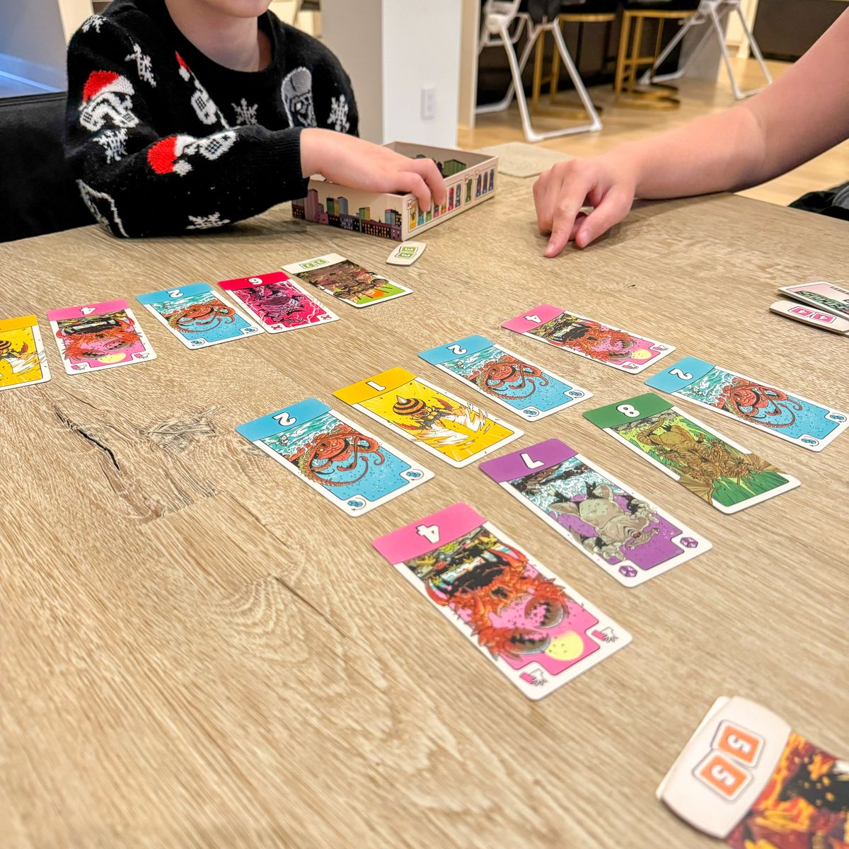 Pikit card and dice game setup