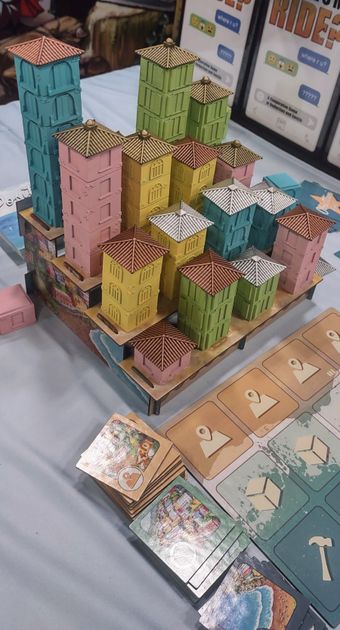 Vertical cliff structure in Positano board game