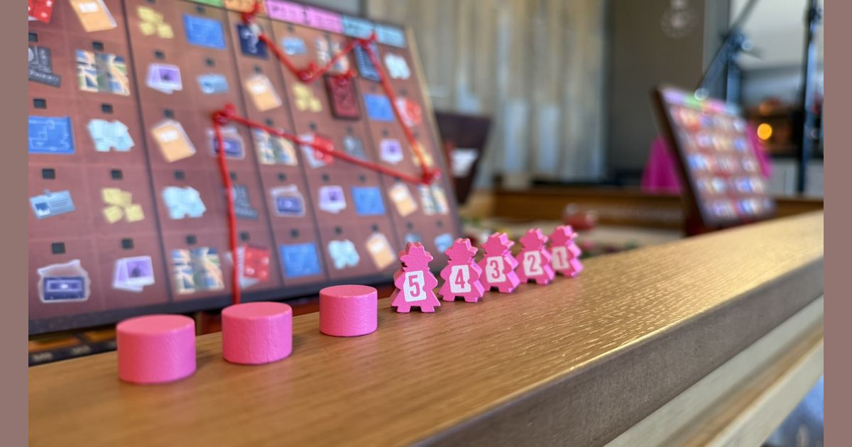 Pulitzer board game components