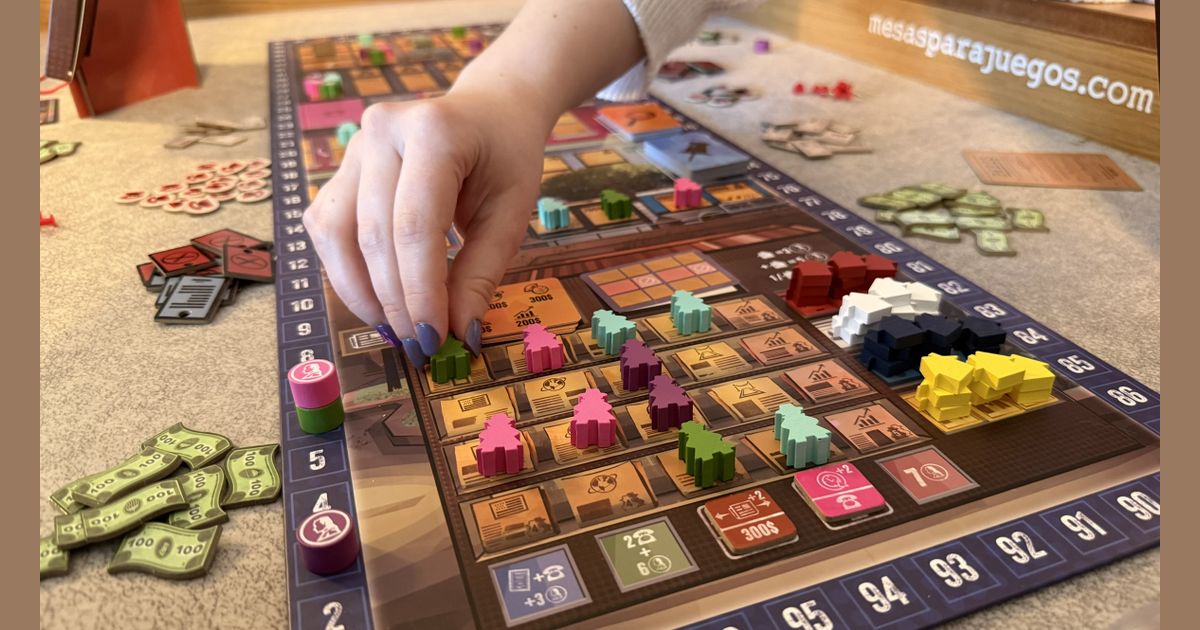 Pulitzer board game during gameplay