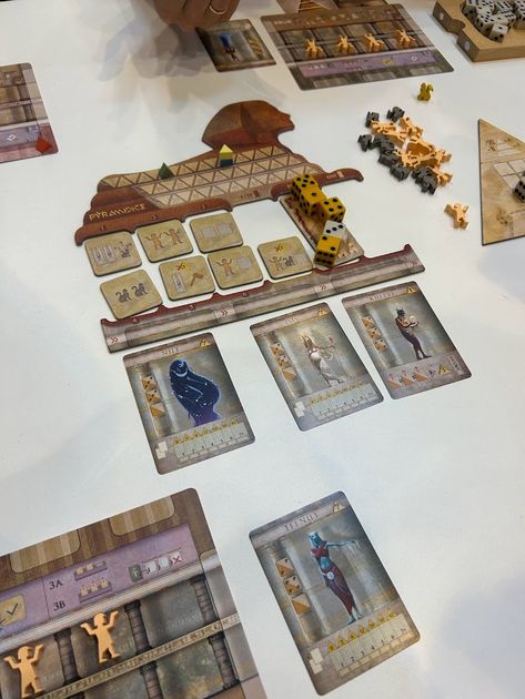 Pyramidice game in progress