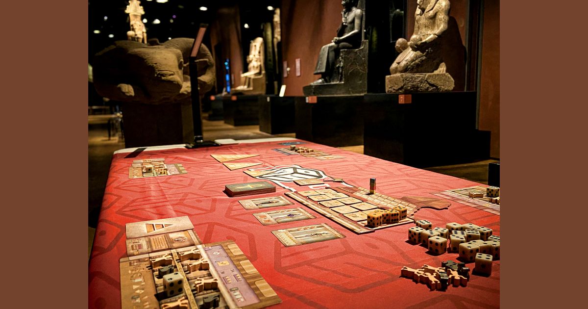 Pyramidice board game table setup