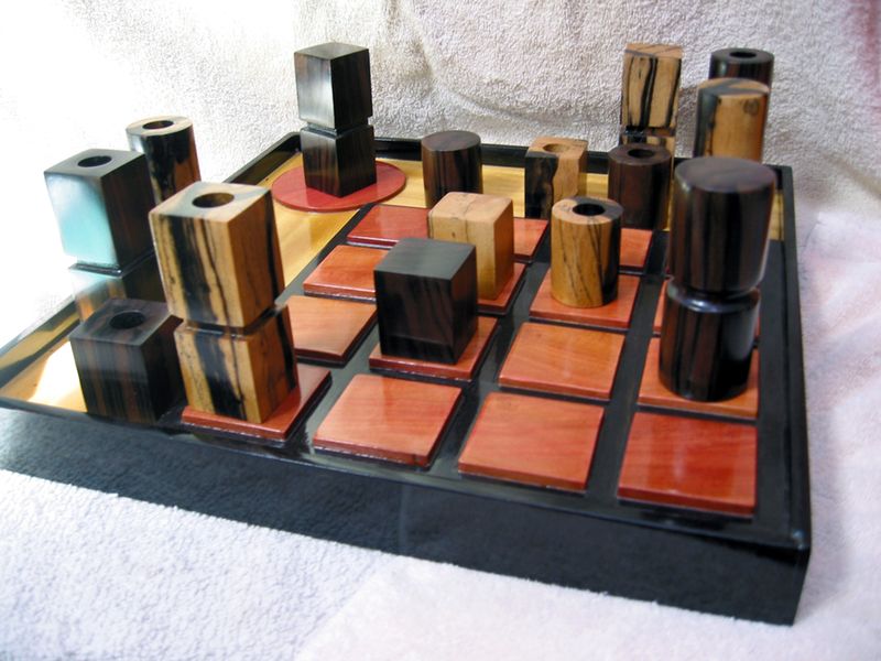 Wooden Quarto board and pieces arranged for play