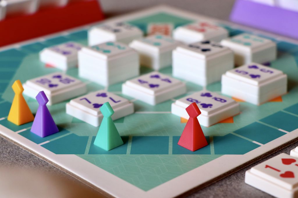 Setup tiles forming patterns during play