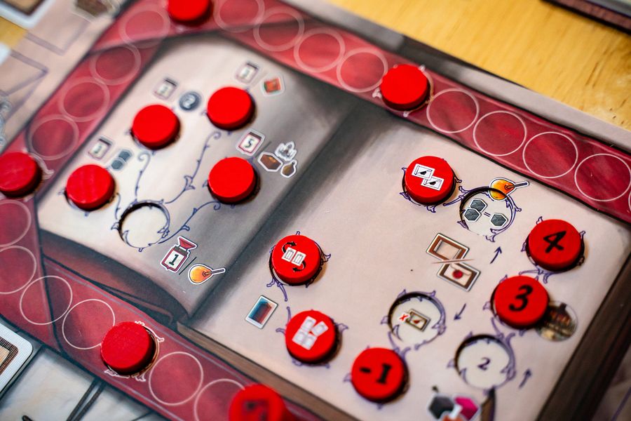 Stephens dual-layer player board