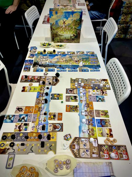 Suna Valo being played at SPIEL
