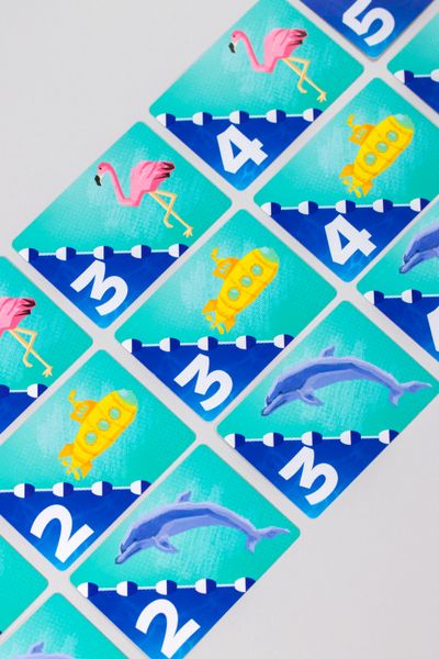 Sync or Swim card game components