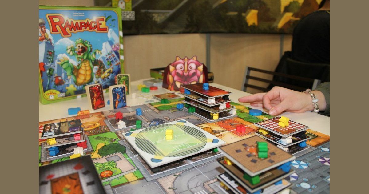 Terror in Meeple City monster dexterity action