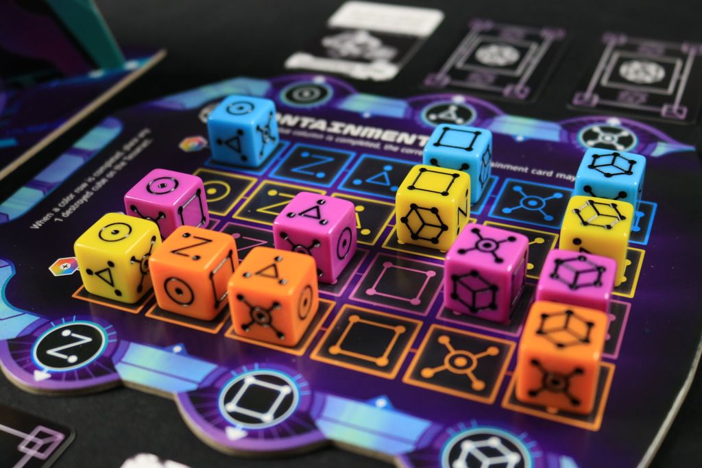 Tesseract containment matrix with colored dice