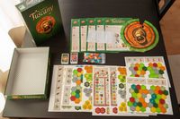 Castles of Tuscany box and components