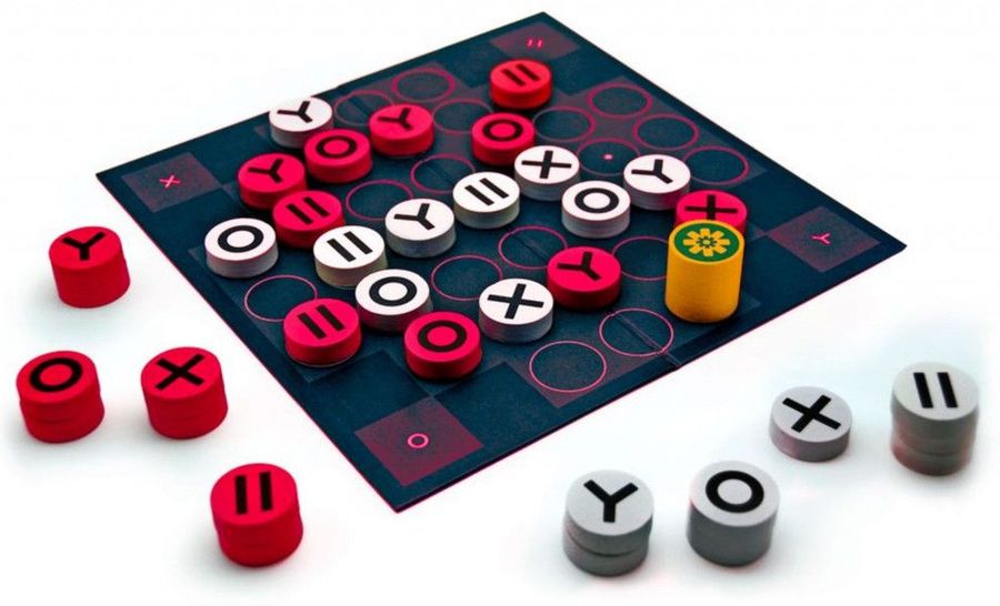 Yoxii board game in play