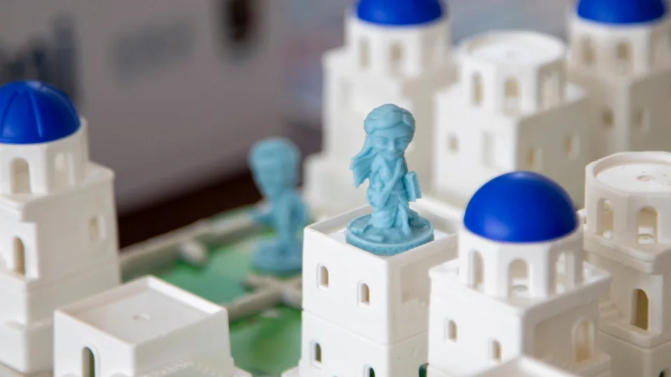 Santorini game materials presented for storage
