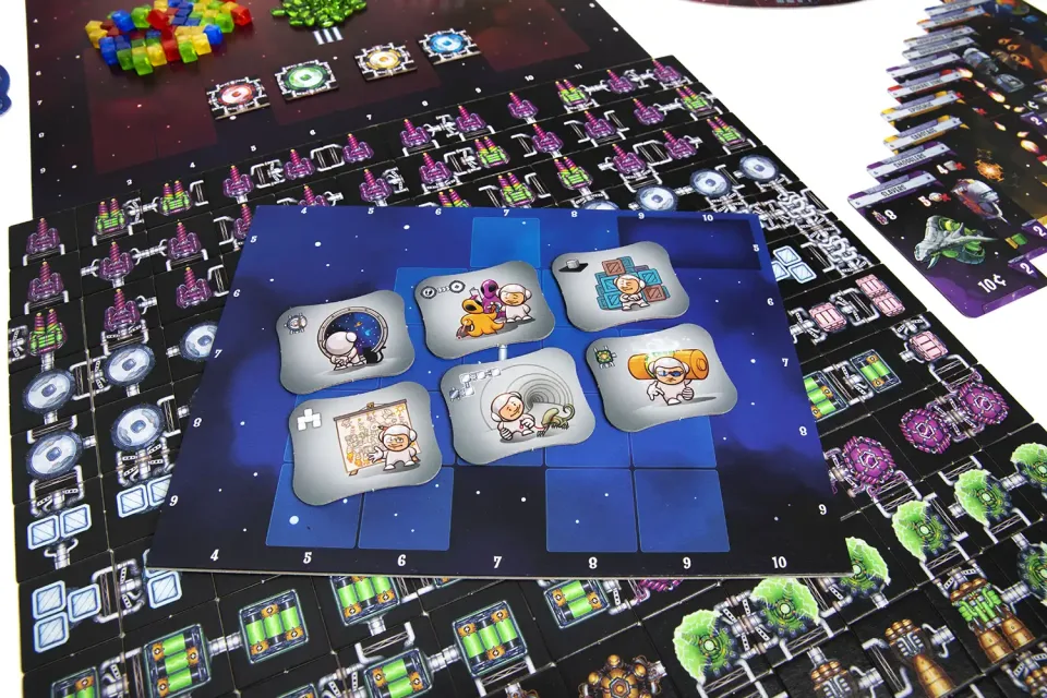 Galaxy Trucker board and ship during play