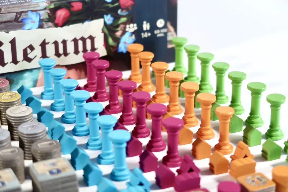 Tiletum colored player pieces and house markers